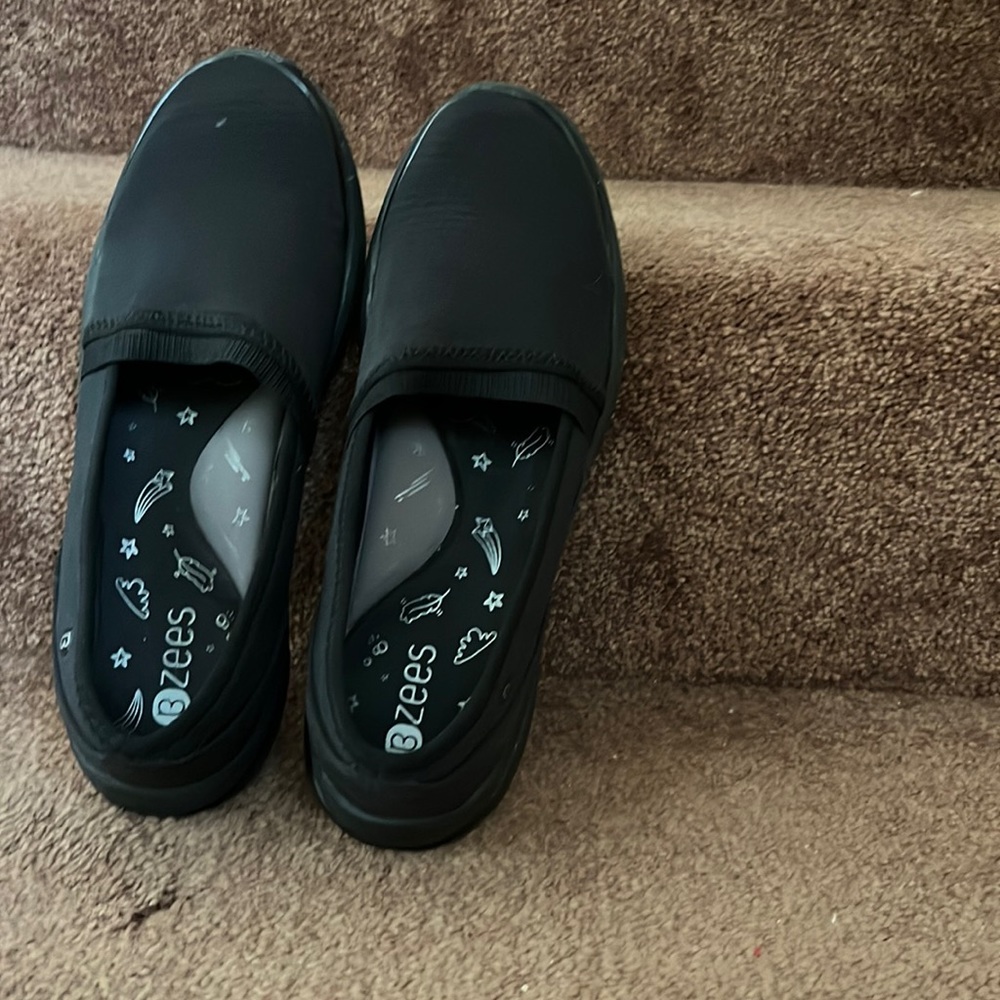 Black shoe with great support soft top with firm bottom